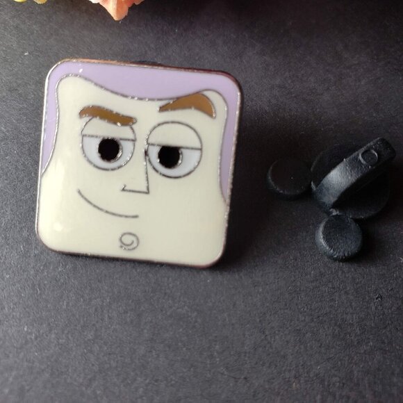 Disney Buzz Lightyear Trading Pin Pixar Toy Story Badge Brooch Lapel Pin Jewelry - Picture 2 of 5